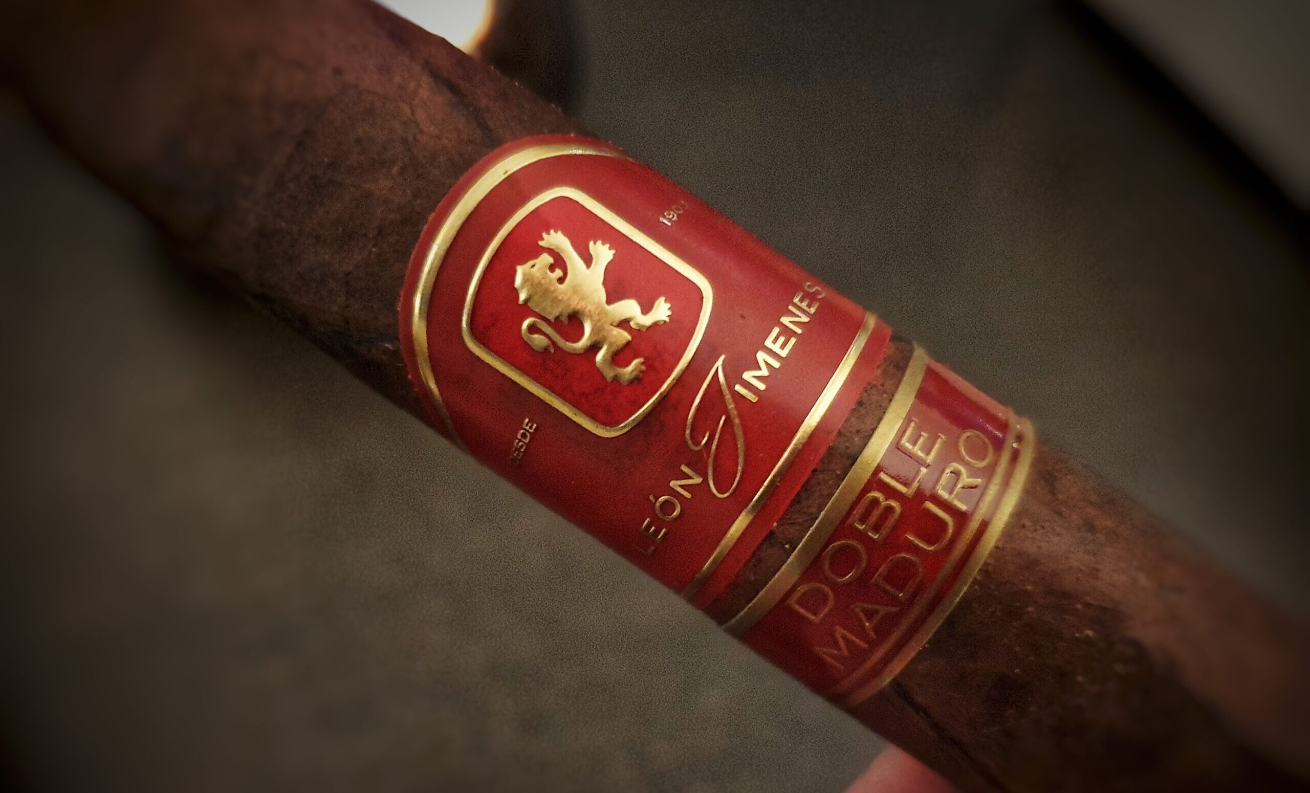 León Jimenes Double Maduro Gigante: Groß, kräftig – und ein bisschen dramatisch