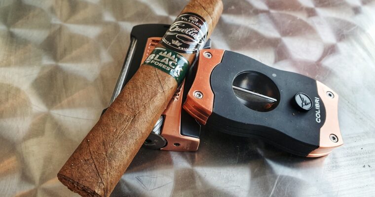 Die Villiger Cuellar Black Forest Robusto: Wie ein Waldspaziergang, nur leckerer!
