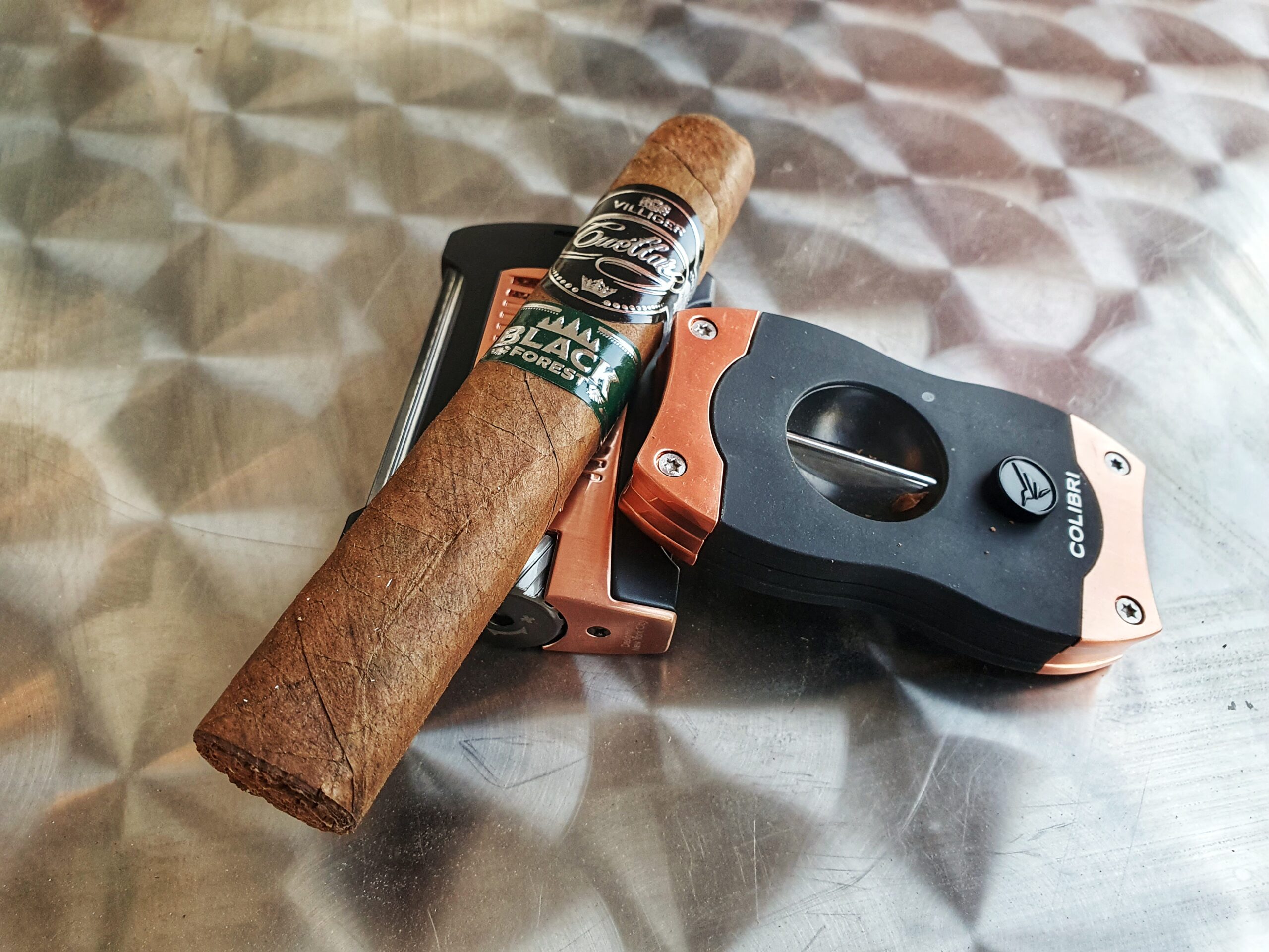 Die Villiger Cuellar Black Forest Robusto: Wie ein Waldspaziergang, nur leckerer!