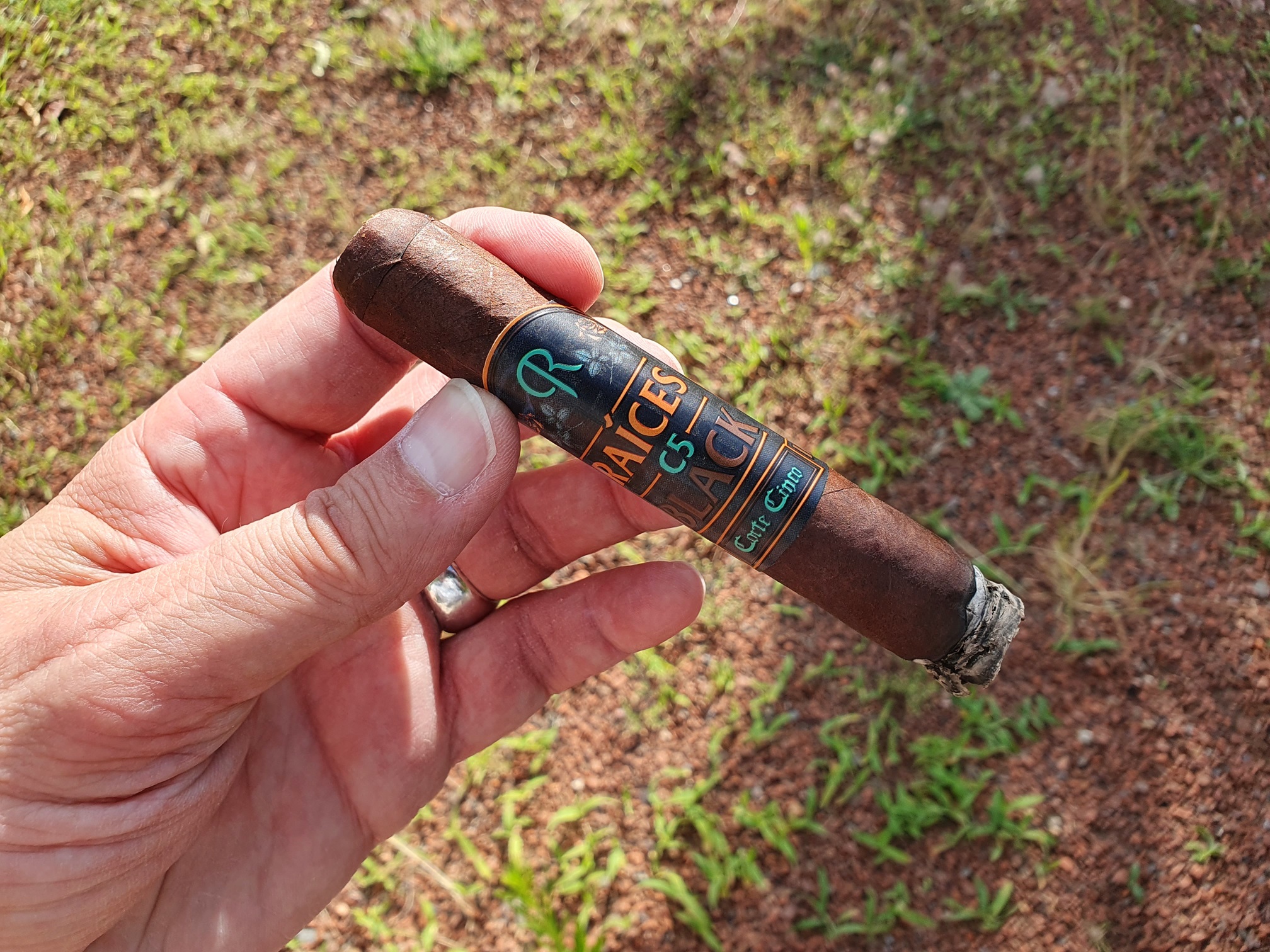 Raices C5 Black Robusto – Eine Zigarre, die polarisiert