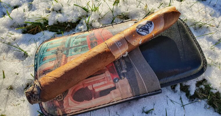 Jubiläumsrauch im Schnee: Die Gurkha 35th Anniversary Figurado erleben