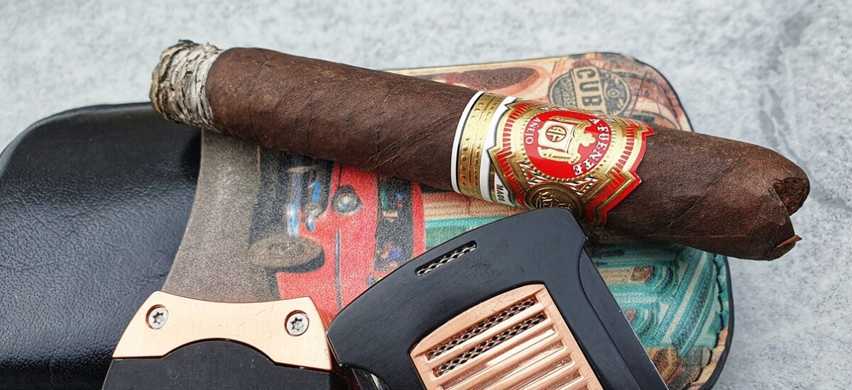 Von der Hurrikan-Lücke zum Genuss-Klassiker: Die Geschichte der Arturo Fuente Añejo No. 50 im Rauch