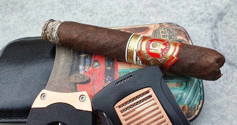 Von der Hurrikan-Lücke zum Genuss-Klassiker: Die Geschichte der Arturo Fuente Añejo No. 50 im Rauch