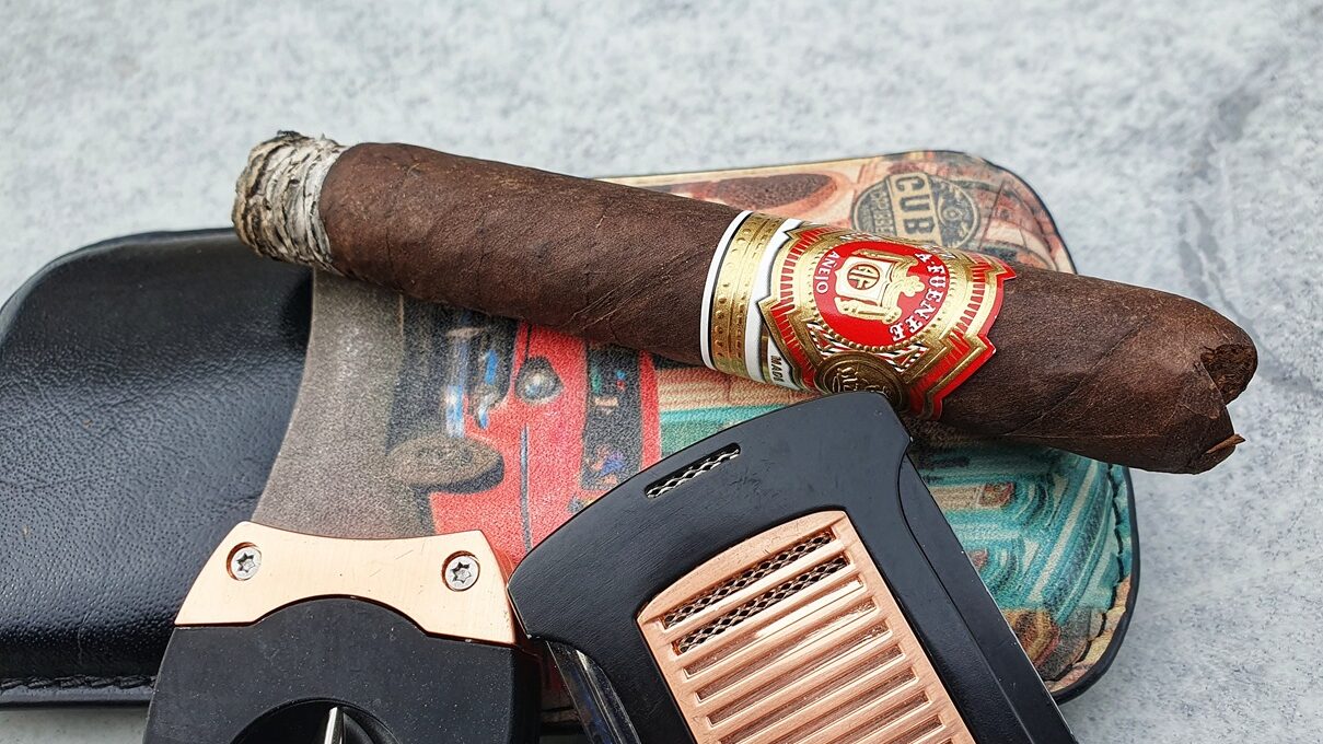 Von der Hurrikan-Lücke zum Genuss-Klassiker: Die Geschichte der Arturo Fuente Añejo No. 50 im Rauch