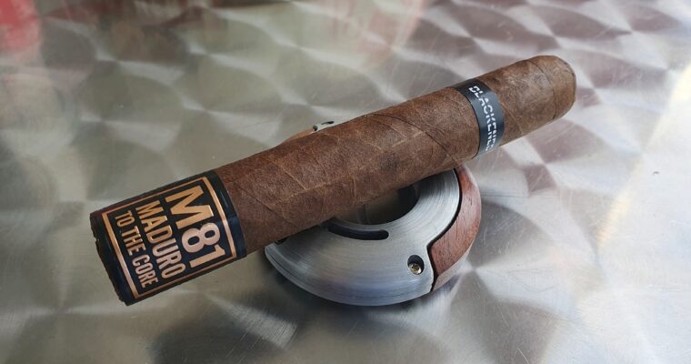 Drew Estate Blackened M81 Maduro to the Core Robusto: Heavy Metal für die Geschmacks-Papillen