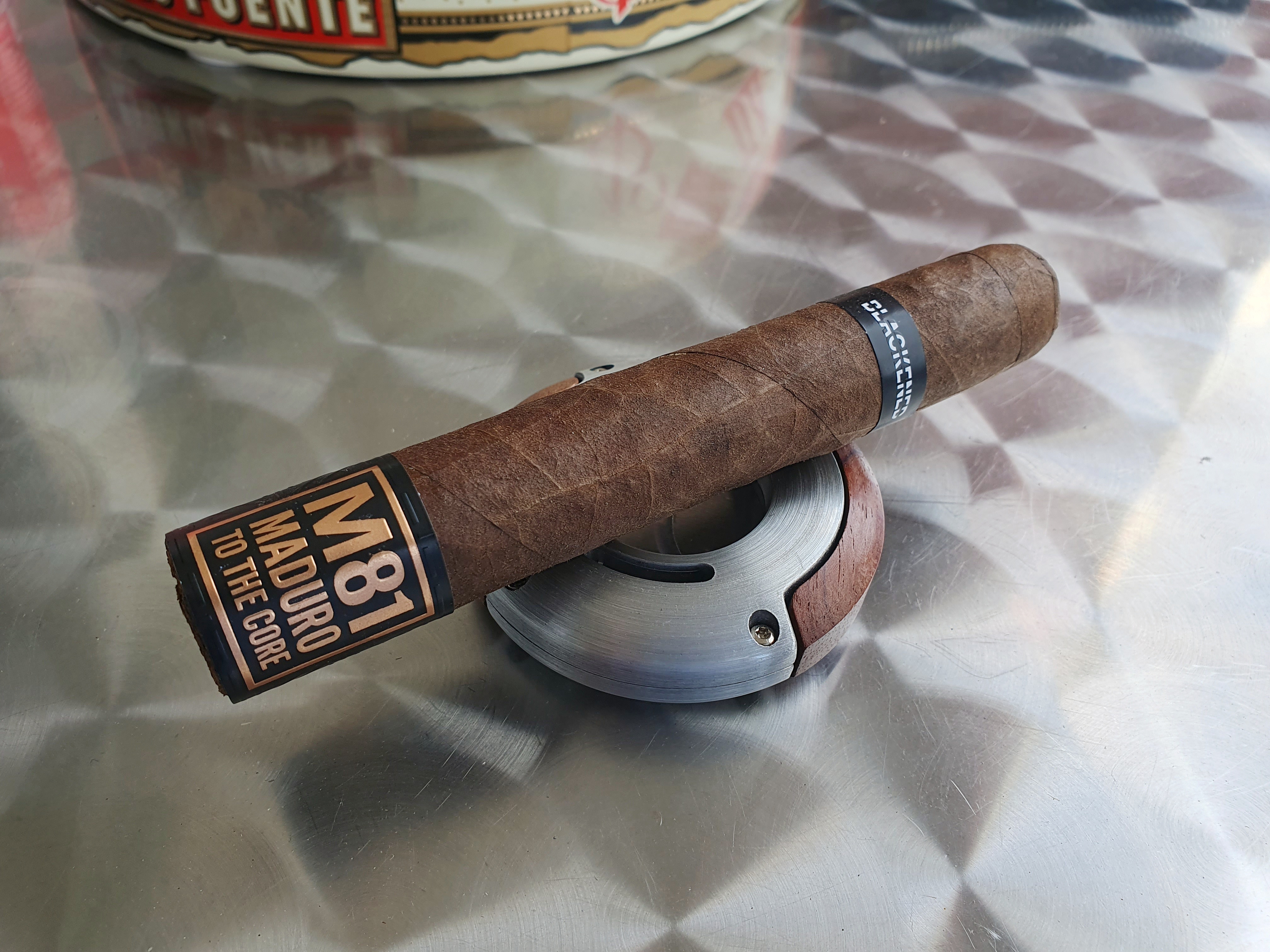 Drew Estate Blackened M81 Maduro to the Core Robusto: Heavy Metal für die Geschmacks-Papillen